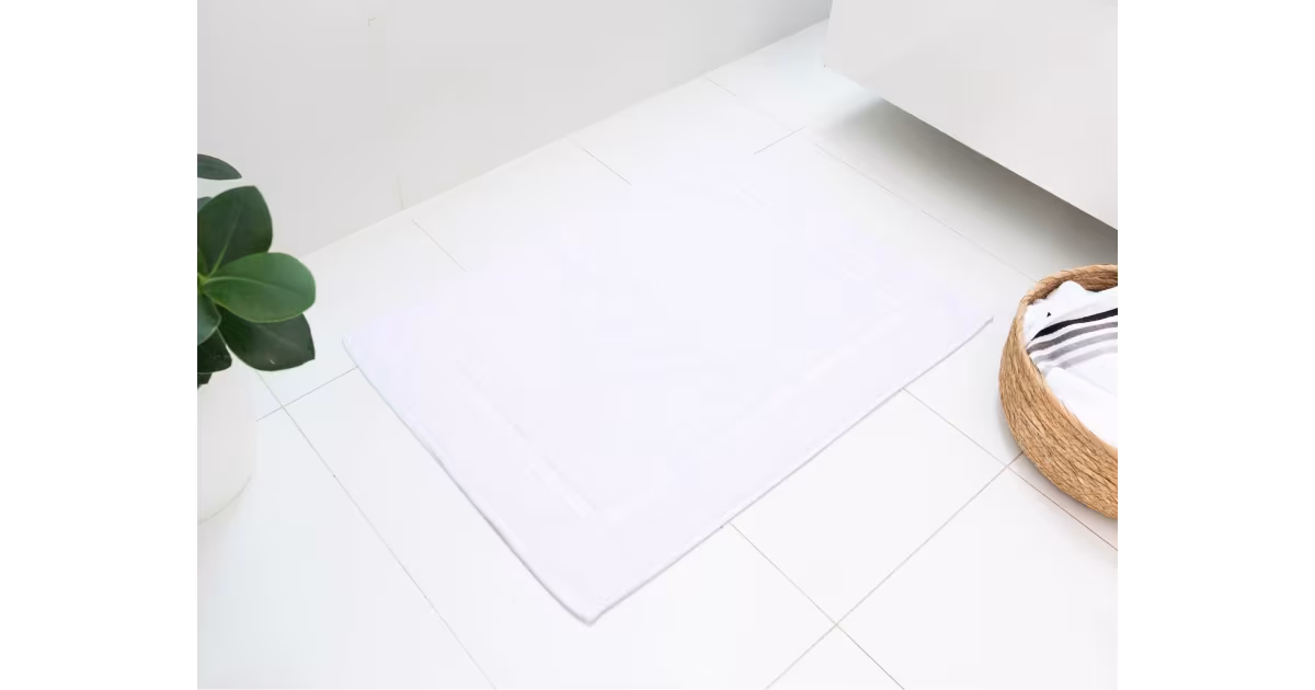 Koupelnová předložka 50 × 70 cm ‒ Dario bílá Finální Výprodej