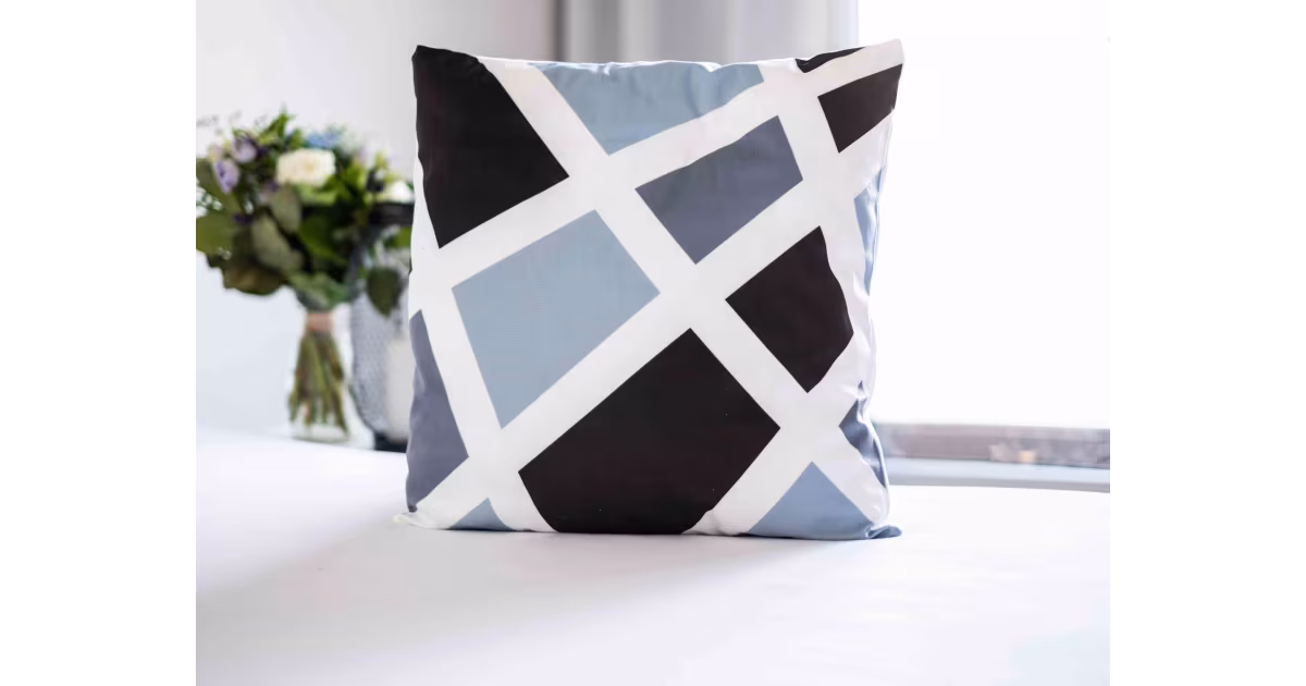 Poslední Šance Mikroplyšový povlak na polštářek 45 × 45 cm – Geometry No. 1