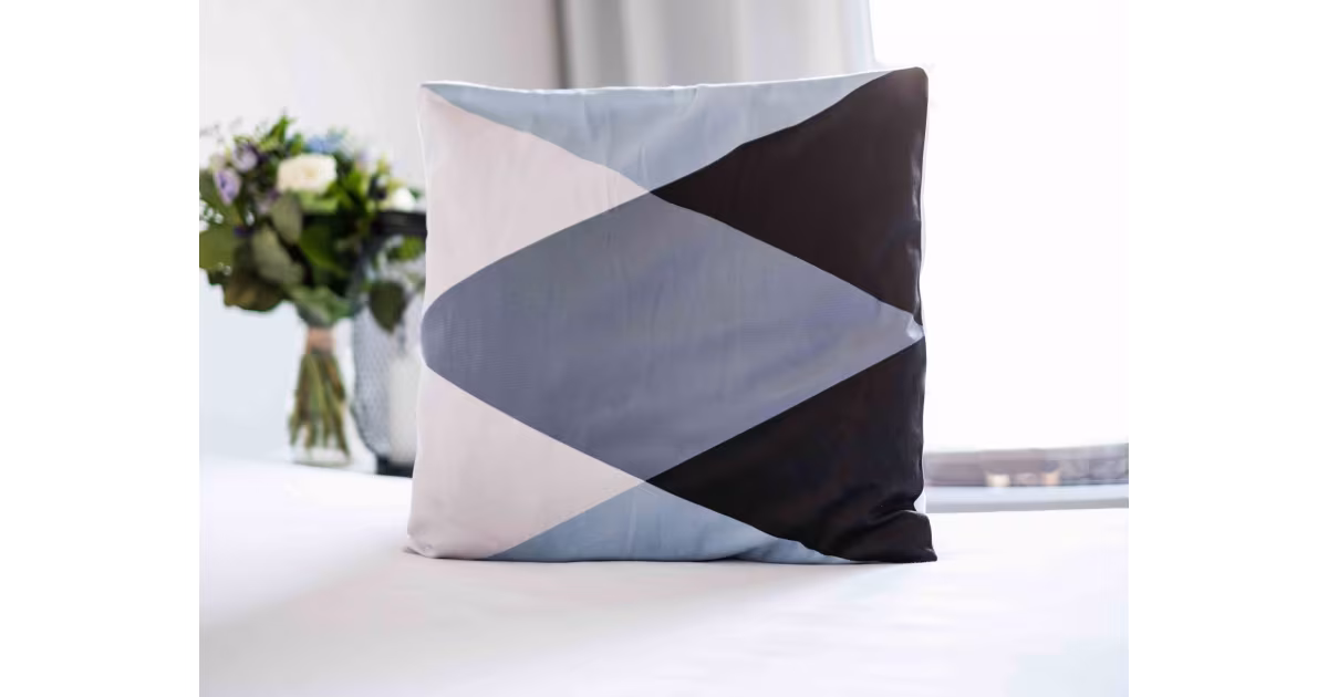 Mikroplyšový povlak na polštářek 45 × 45 cm – Geometry No. 3 Víkendová Akce