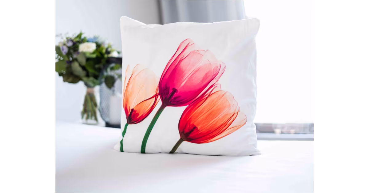 Cenově Výhodný Mikroplyšový povlak na polštářek 45 × 45 cm – Tulip No. 2