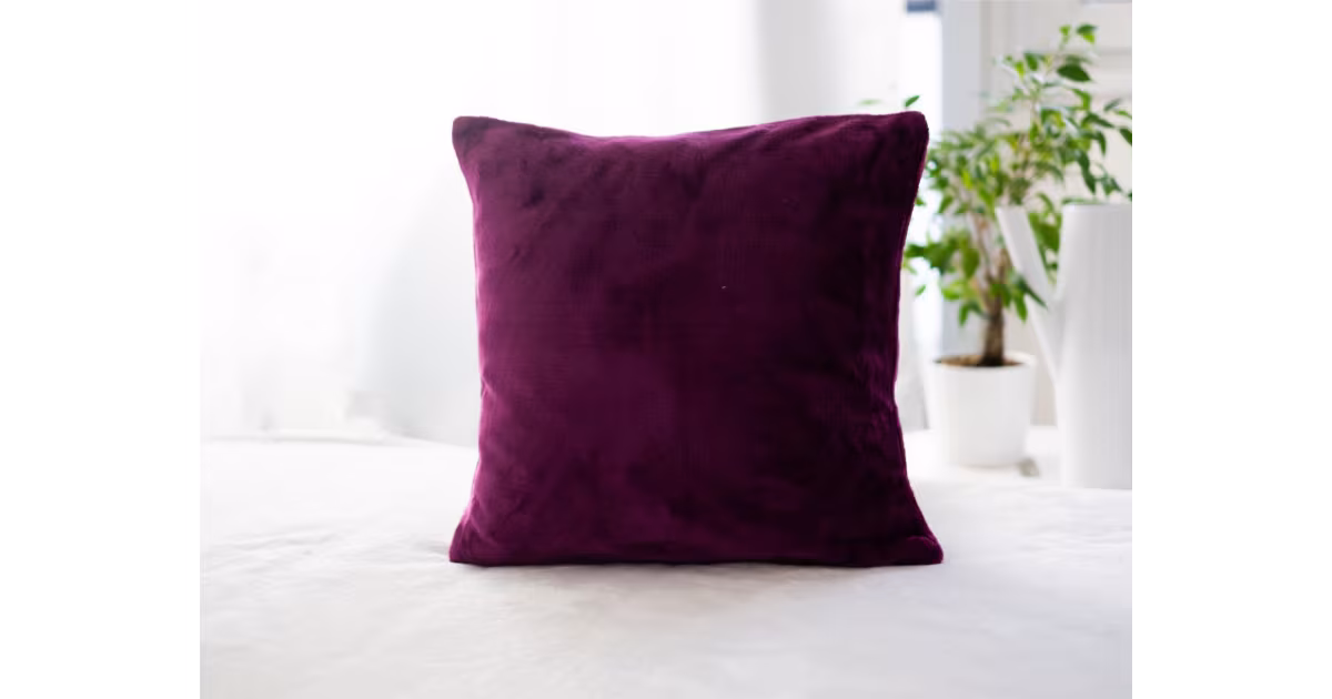 Novinka Povlak na polštář mikroplyš 40 × 40 cm – amarantový