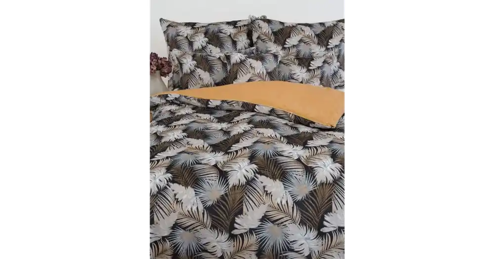 Prodloužené povlečení mikroplyš Digital - Taisa černo/zlatá Výhodná Nabídka