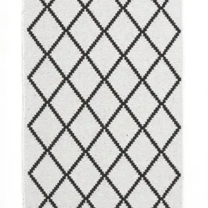 Koberec šňůrkový oboustranný Kilim Romby černý Aktuální
