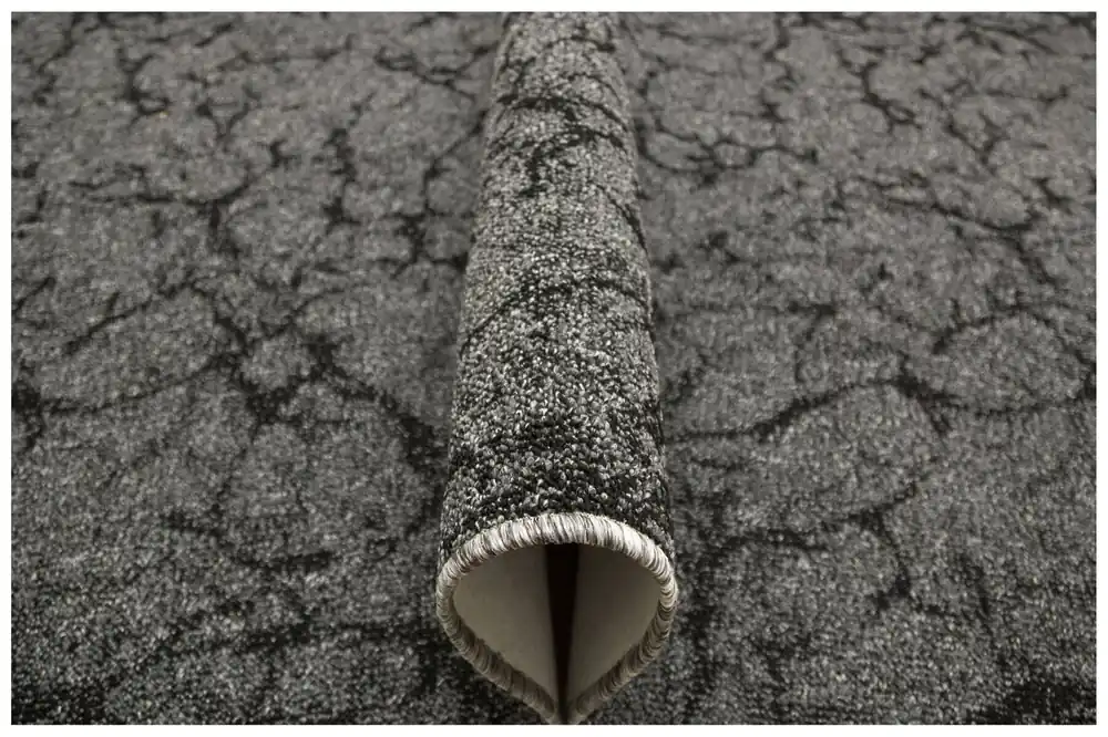 Metrážový koberec Marble 75 mramor, tmavě šedý / černý Finální Výprodej
